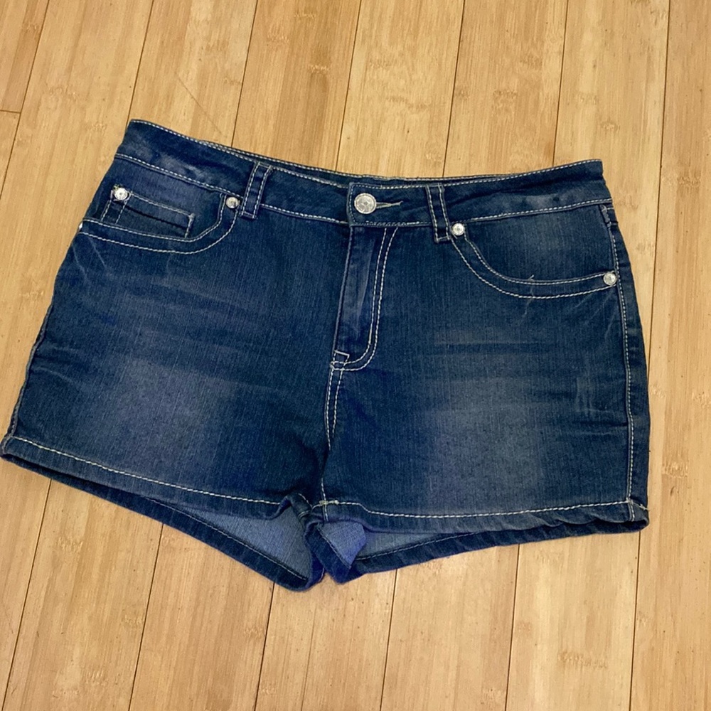 Deja Bleu New York jean shorts size 14
